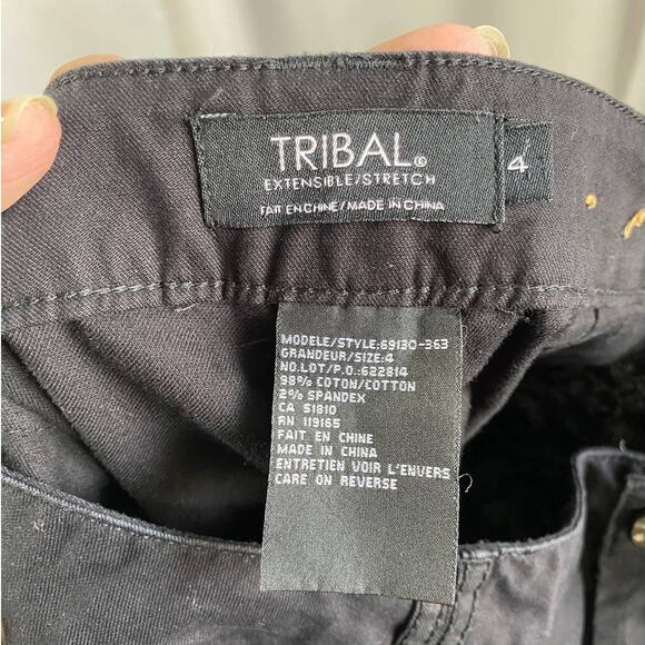 TRIBAL Extensible Stretch Black Capris Pants Size 4 - Picture 3 of 7